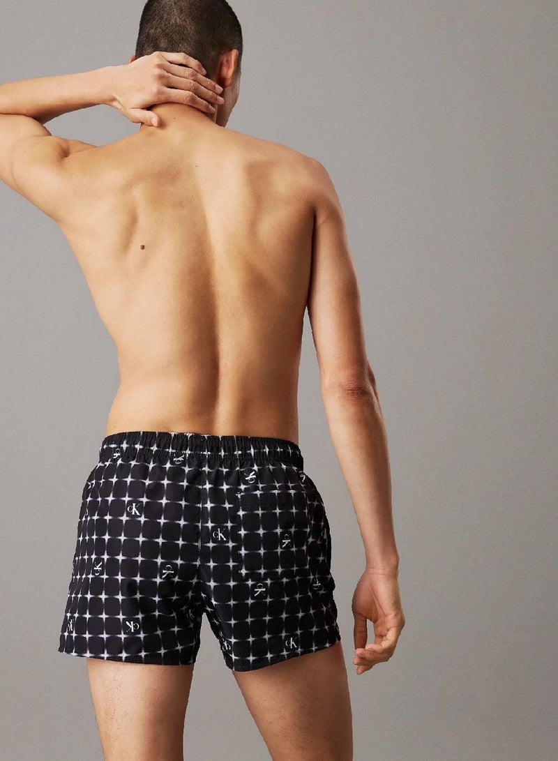 كالفن كلاين جينز شورت سباحة قصير برباط وشعار سي كيه - Image 2