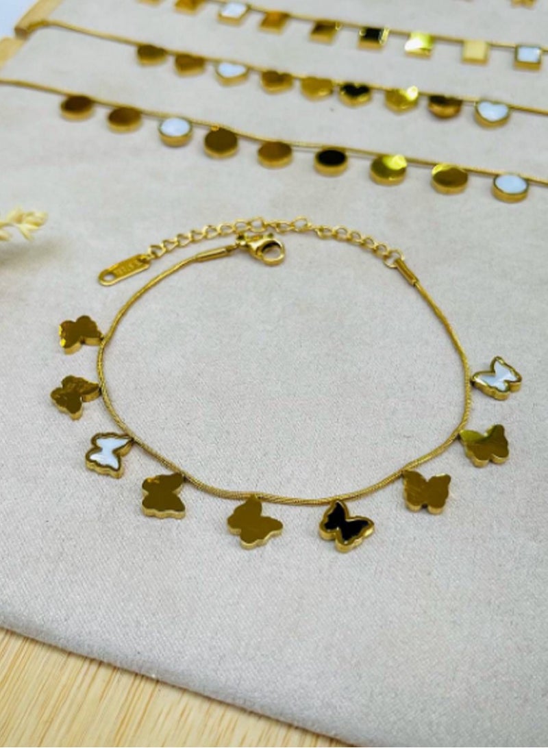 ورد سوار  المصنوع من الفولاذ المقاوم للصدأ بتصميم فراشة، لون ذهبي - Image 2