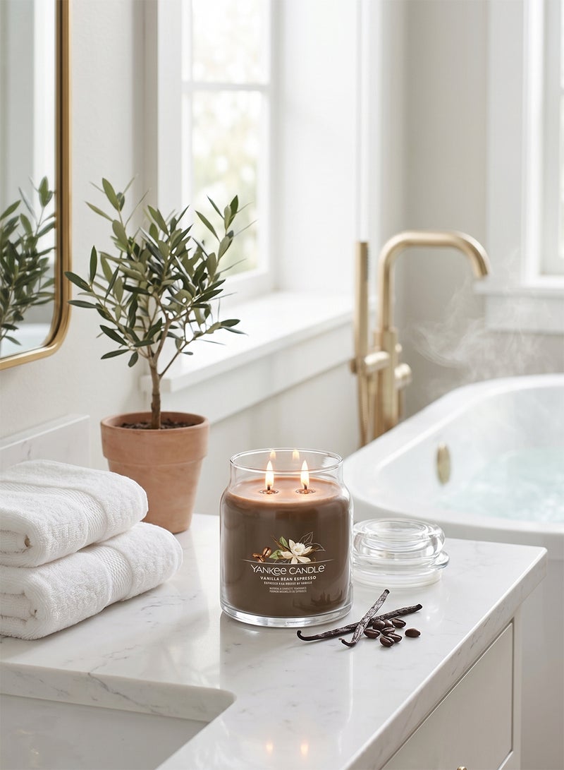 YANKEE CANDLE شمعة معطرة مميزة - 368 جرام | فانيليا بن إسبريسو جرة متوسطة | شمعة ذات فتيل مزدوج - Image 4
