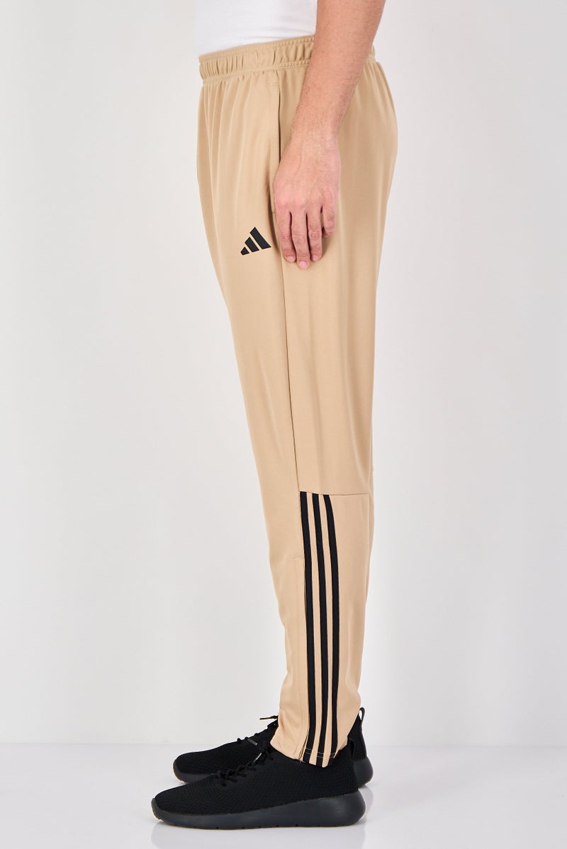 Adidas سروال رياضي للرجال بتصميم ملائم بشعار العلامة التجارية، تان - Image 2