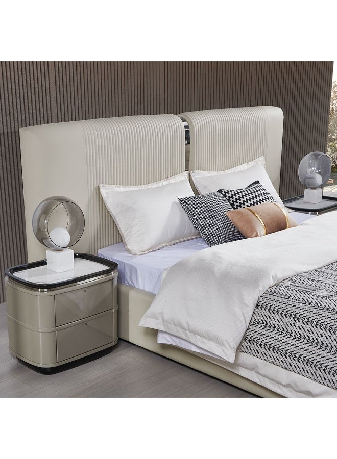 DANUBE HOME طقم سرير ملكي غرايسون 180X200 مع 2 طاولات جانبية، مرآة خزانة مع إضاءة LED وكرسي - أثاث غرفة نوم أنيق باللون الرمادي/الفضي - خشب مصنّع و جلد صناعي - مثالي لغرف النوم الحديثة - Image 5