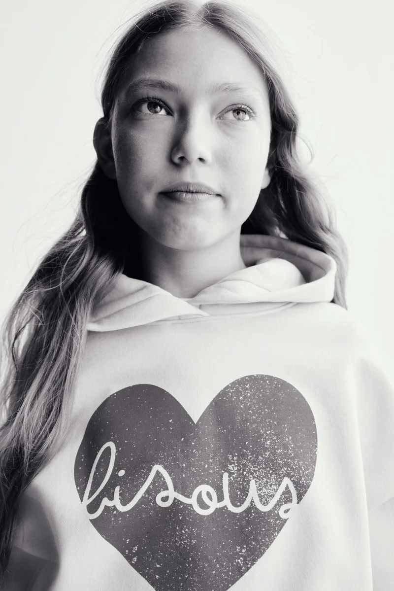 اتش اند ام طقم سويت شيرت مزين بطبعة - عبوة من قطعتين