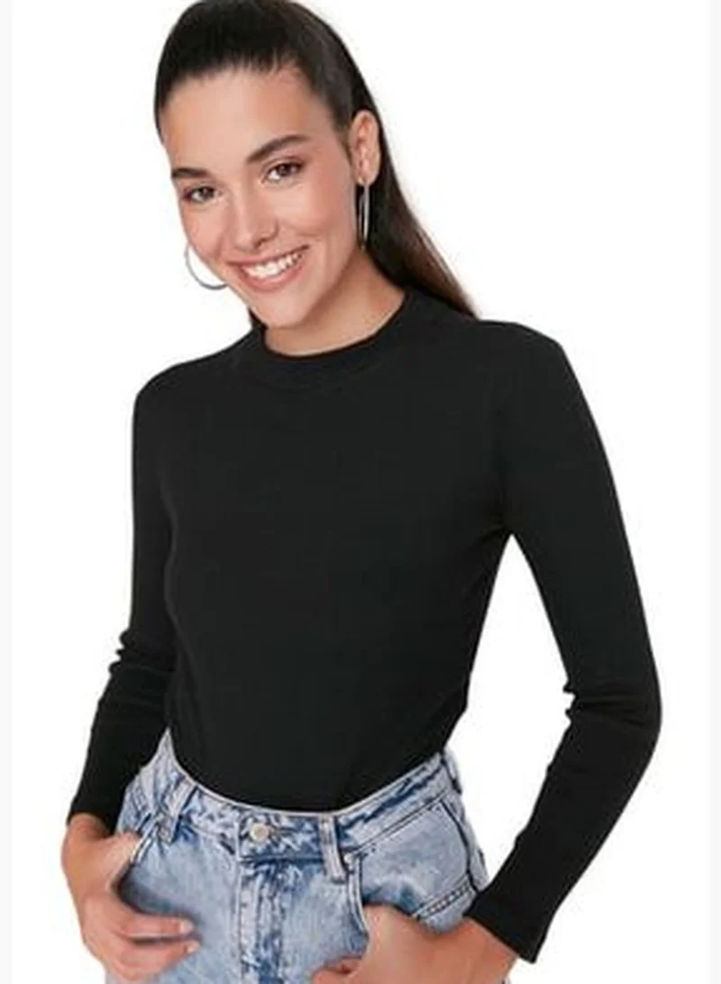 ترينديول أبيض وأسود 2-Pack Slim Snap Snaps ياقة واقفة مضلع مرن محبوك الجسم TWOAW23BD00030