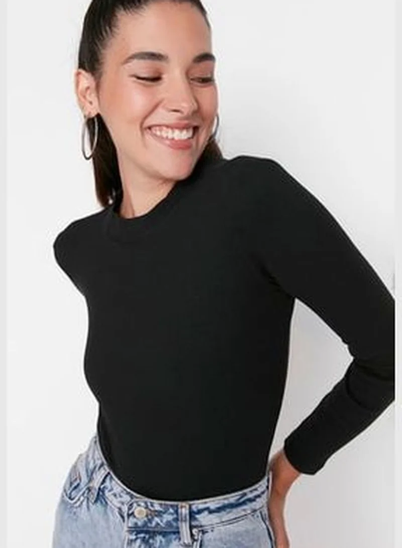 ترينديول أبيض وأسود 2-Pack Slim Snap Snaps ياقة واقفة مضلع مرن محبوك الجسم TWOAW23BD00030