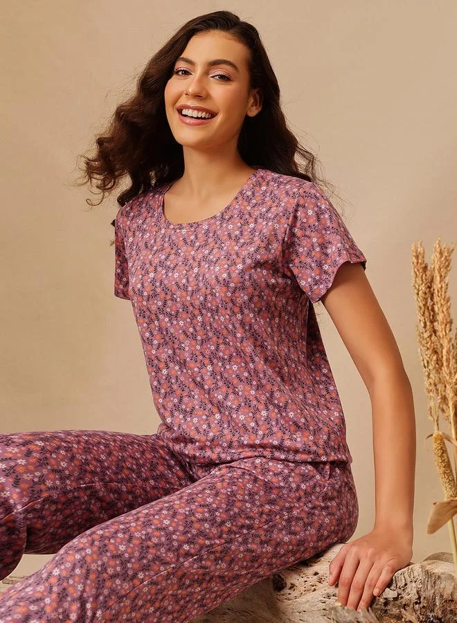 كلوفيا طقم بيجاما من بنطال وتيشيرت بطبعة زهور