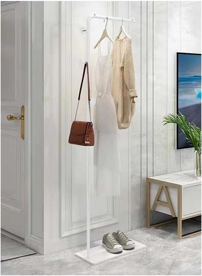 رَوَائِد رف ملابس أبيض مستقل من المعدن مزود بعامود و3 خطافات – تصميم عصري مع قاعدة من الرخام – على شكل حرف L – مناسب للمداخل وغرف النوم والمعيشة والمكاتب - Image 2