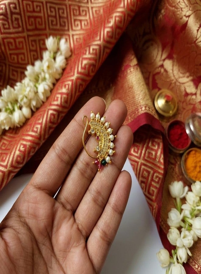 خاتم أنف تقليدي من ولاية ماهاراشترا، مصنوع بتقنية الضغط، من AAIKU | مطلي بالذهب، مرصع باللؤلؤ الأبيض وأحجار الماس الأحمر والأبيض | قاعدة نحاسية | مجوهرات زفاف للنساء - Image 4