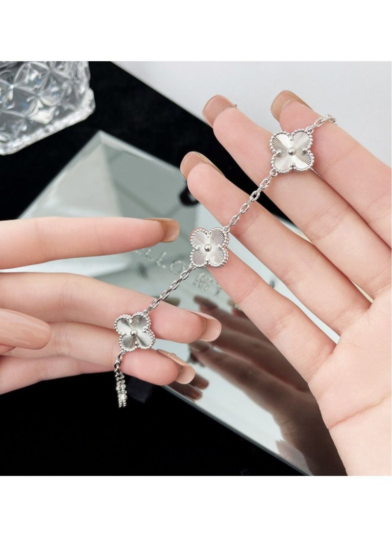 Kenzs - 18k White Gold Clover Necklace - Image 1