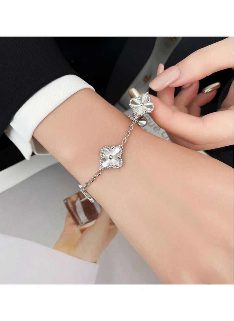 Kenzs - 18k White Gold Clover Necklace - Image 1