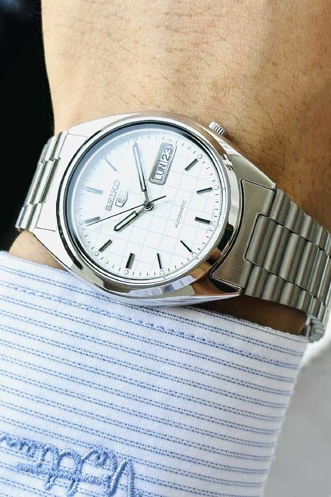 Seiko 5 Men’s Automatic Watch – White Motif Dial, Stainless Steel Bracelet, 37mm Case, Skeleton Back, Day-Date Display - Image 1