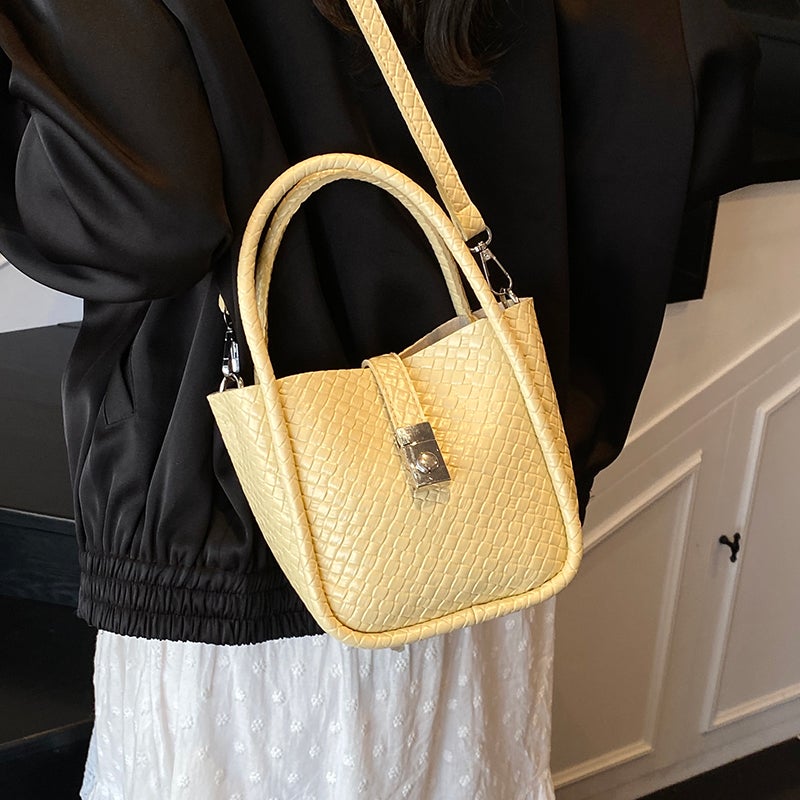 Woven Pattern Hand-Carrying Small Bag For Women Fashion Vegetable Basket Bucket Bag Summer Popular Versatile Crossbody Bag - Image 4