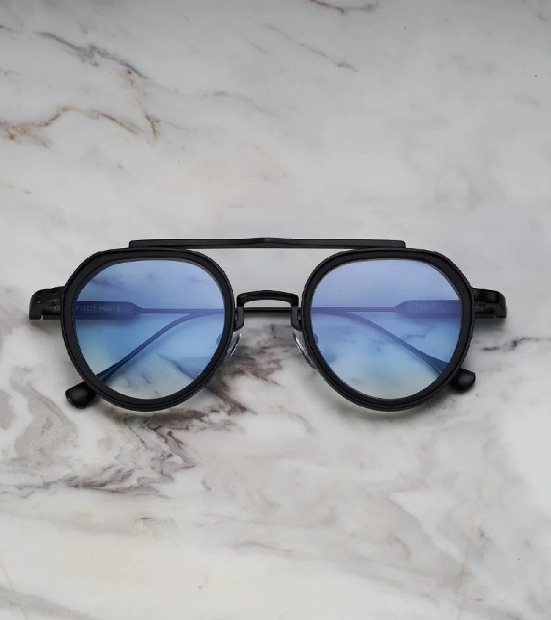  اكسبليست باوتس نظارات شمسية أنيقة للجنسين من إكسبليست بوويتس، أسود مطفي وتدرج أزرق مطفي