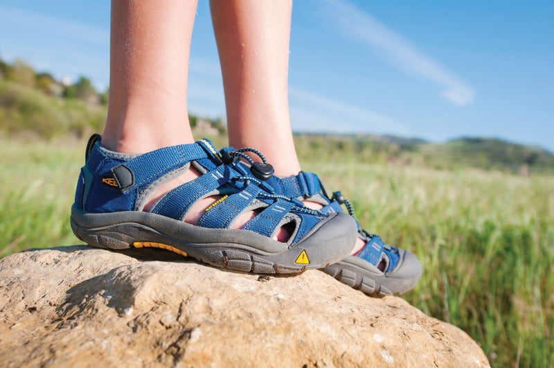 Keen صنادل كين للأطفال غير محددة الجنس Seacamp 2 CNX مغلقة من الأمام، عمق أزرق/تشارتروز، 3 أطفال كبار - Image 2