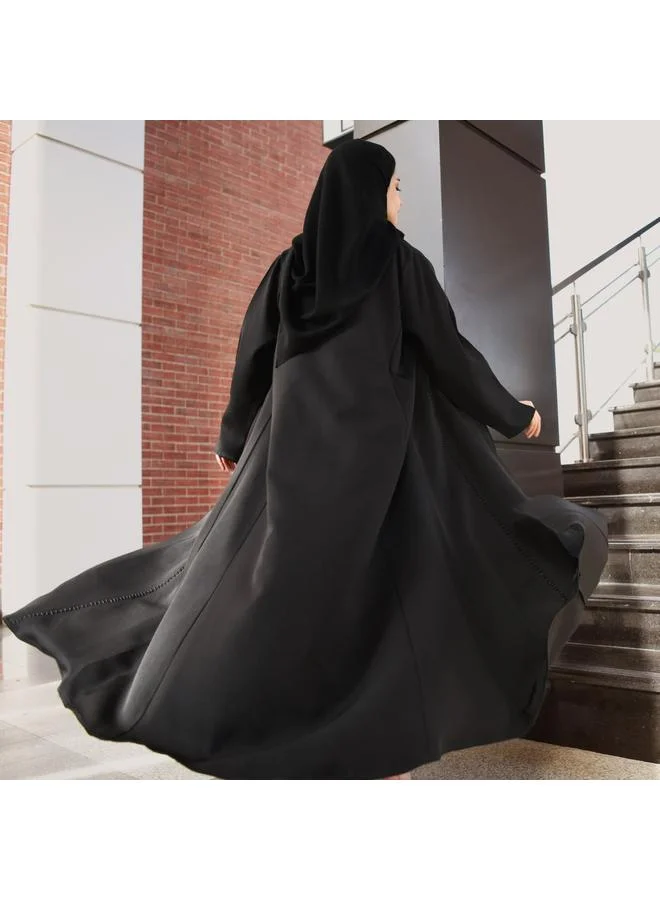 عبايات حوراء عباية سوداء بقصة مميزة من الامام مزينة بشك