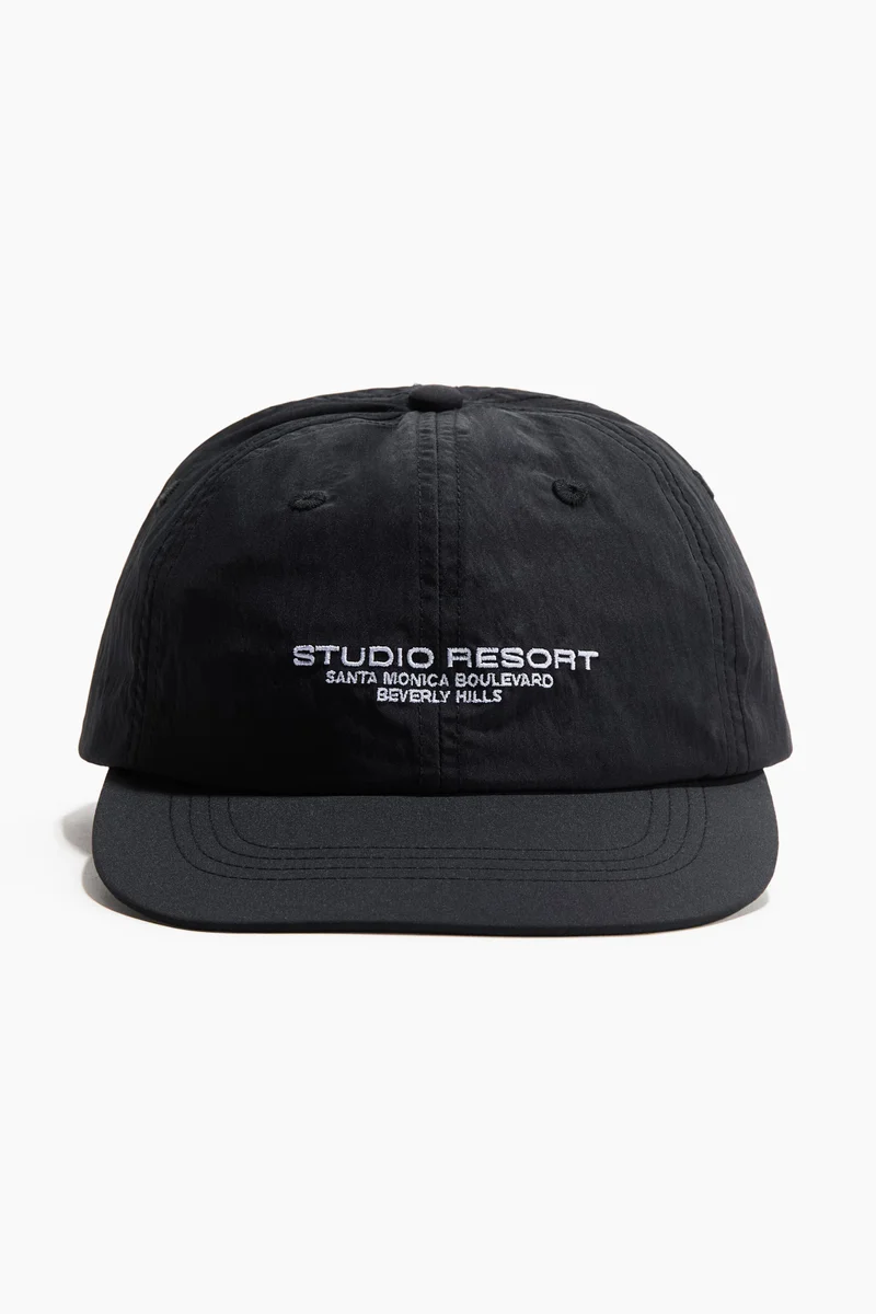 Motif-detail running cap