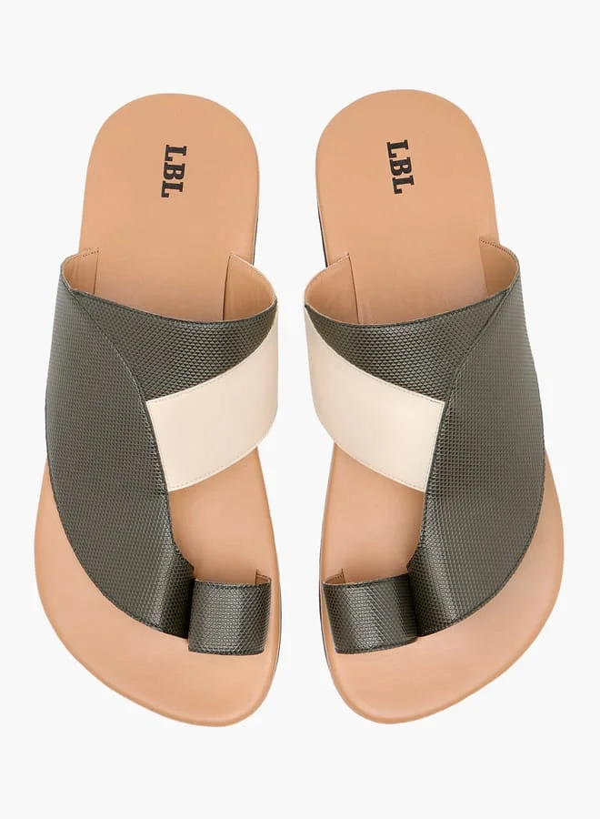 ال بي ال من شو اكسبرس صنادل رجالي بنعل مقسم بتصميم سهل الارتداء مع تفاصيل شريط عند الأصابع