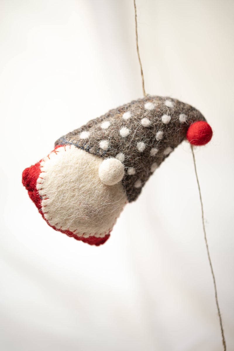 dekulture De Kulture Handmade Premium Wool Felt Santa Garland Eco Friendly Needle Felted Stuffed Ideal for Home Office Decoration Holiday Decor, 7x3x10 (LWH) Inches - Image 4