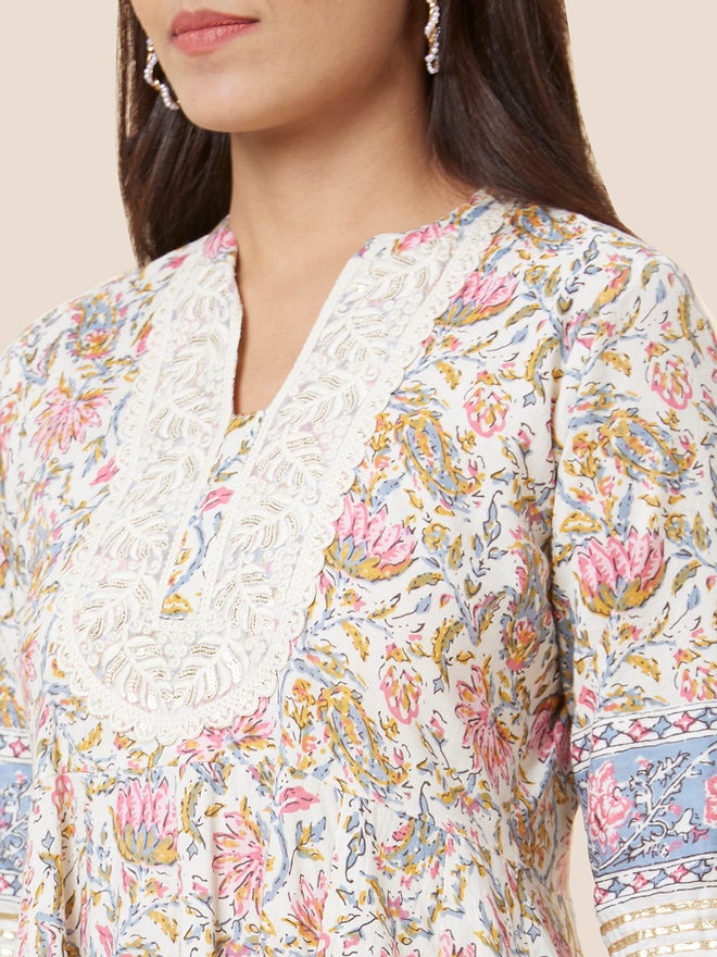 جلو باص جلوبس سنيكرز مطرز بطبعة أناركالي مع بنطلون - Image 5