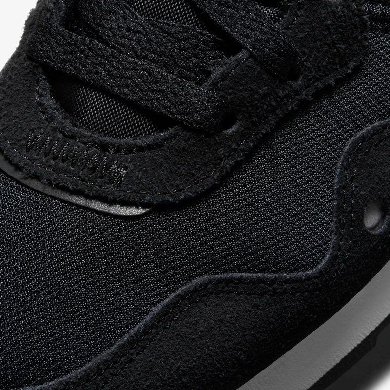 Nike Women's Venture Runner Shoe