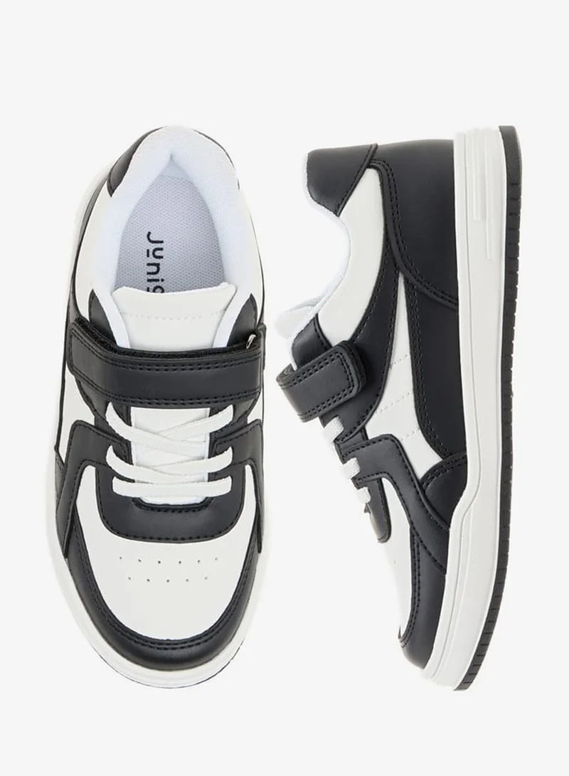 جونيورز سنيكرز أولاد بنعل خارجي بنمط لوحات مع إغلاق بشريط لاصق