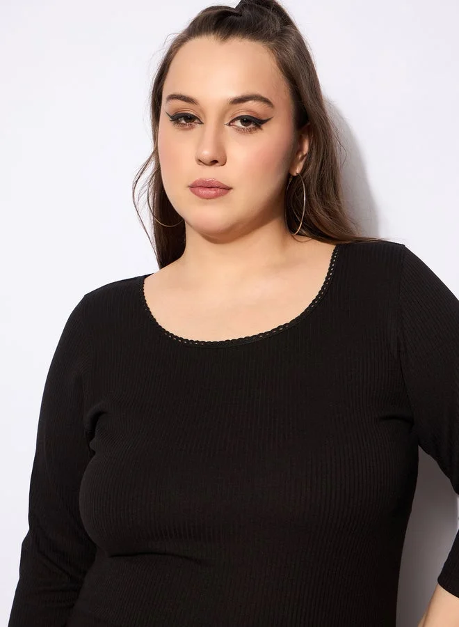 ساسافراس بلوزة مقاس كبير بياقة مستديرة وتفاصيل دانتيل