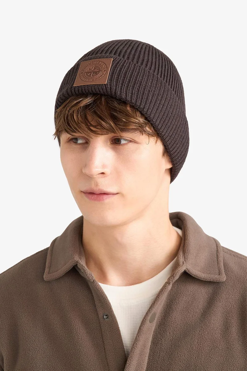 ديفاكتو Man Woven Labeled Knitwear Beanie