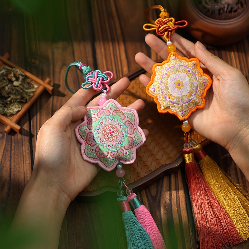 Chinese Embroidered Scented Sachet Pendant Gift - Image 3