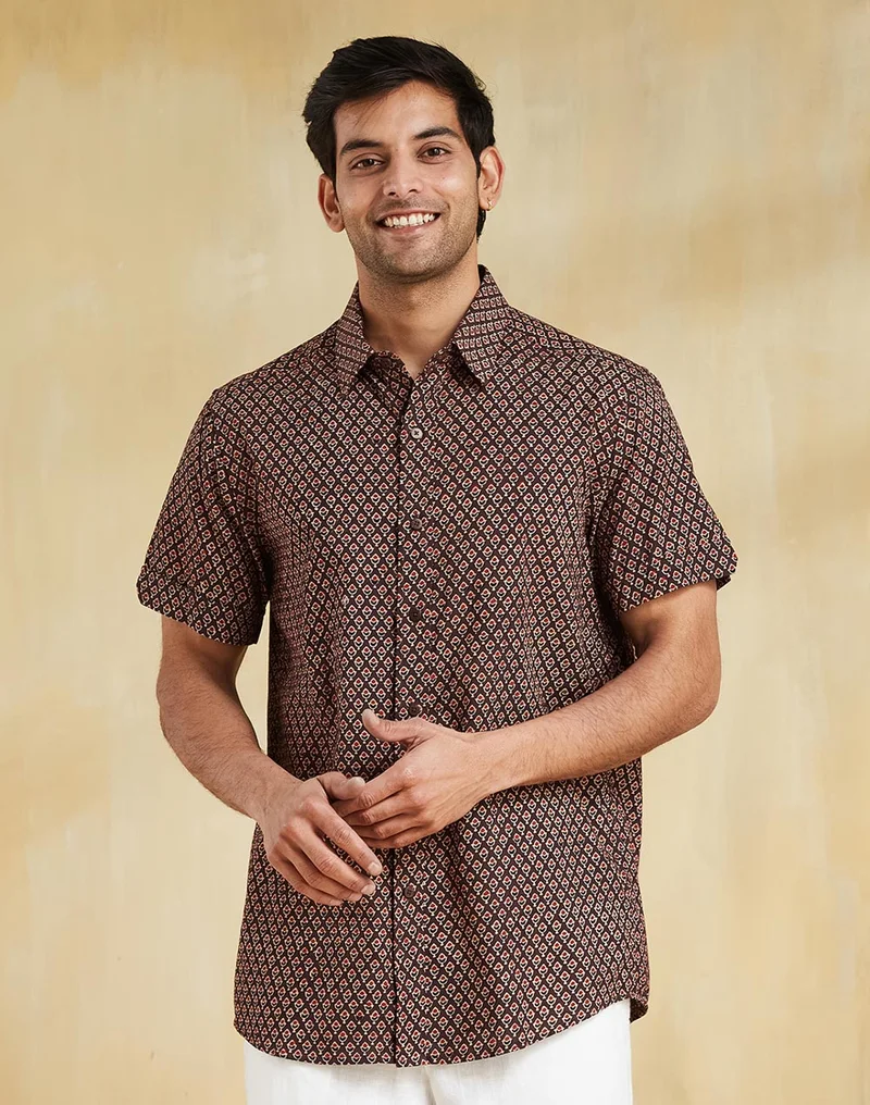 فاب انديا قميص قطن بطبعة أجرخ بني