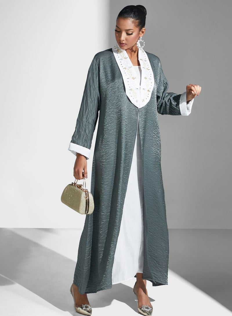 آرا عباية بأكمام واسعة وتفاصيل ياقة - Image 5