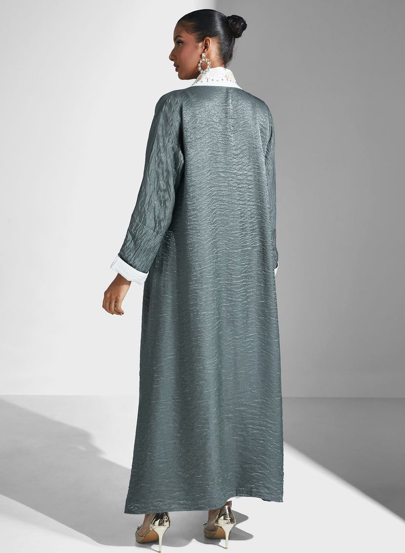 آرا عباية بأكمام واسعة وتفاصيل ياقة - Image 2