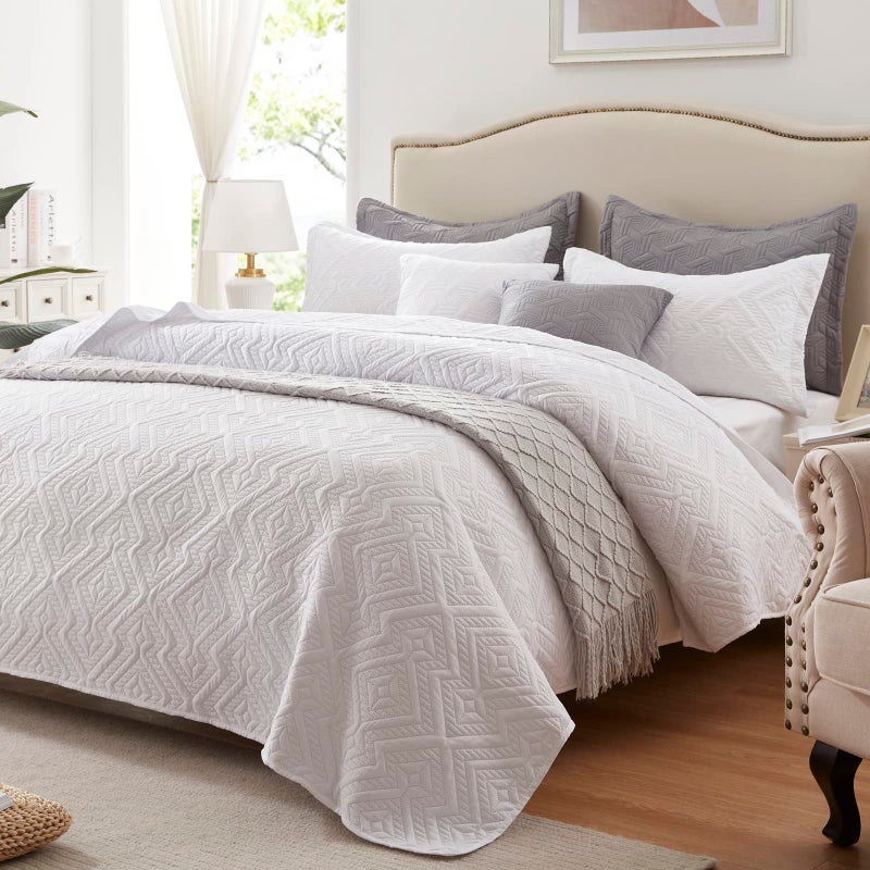 LEAONME FullQueen Quilt Set 3 Pieces Lightweight White Bedspread90x98 Soft Microfiber Summer QuiltCoverlet Luxurious Warm Bedding Sets for All Seasons Includes 1 Quilt 2 Shams