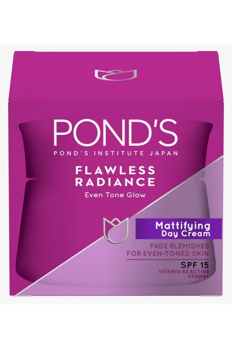 Pond's Flawless Radiance Moisturizing Day Cream, with SPF 15 and Niacinamide for an Even-tone Glow, 50g - Image 3