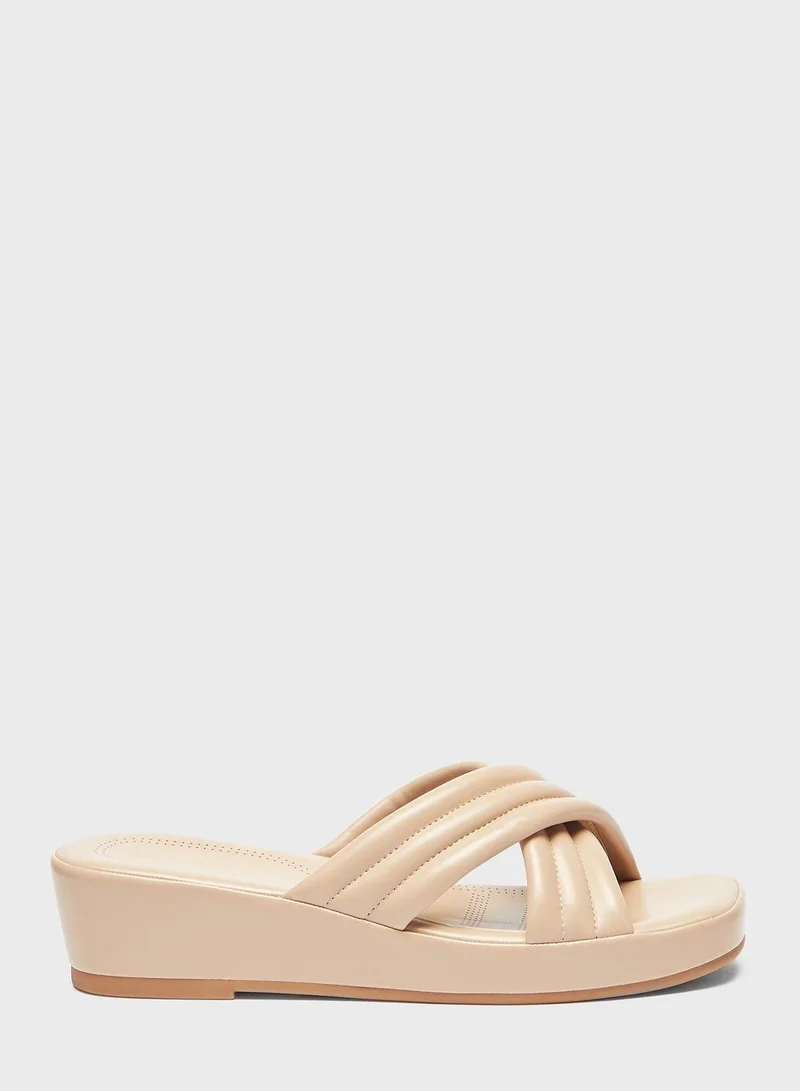 لو كونفورت Cross Strap Wedge Sandal