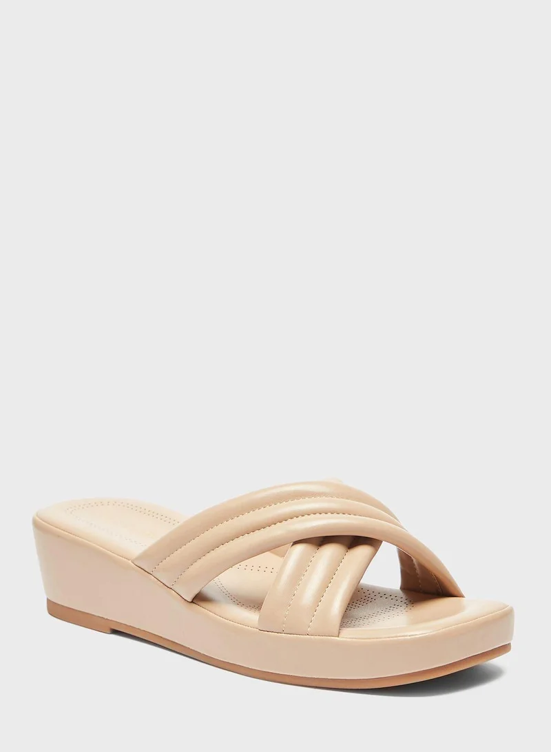لو كونفورت Cross Strap Wedge Sandal