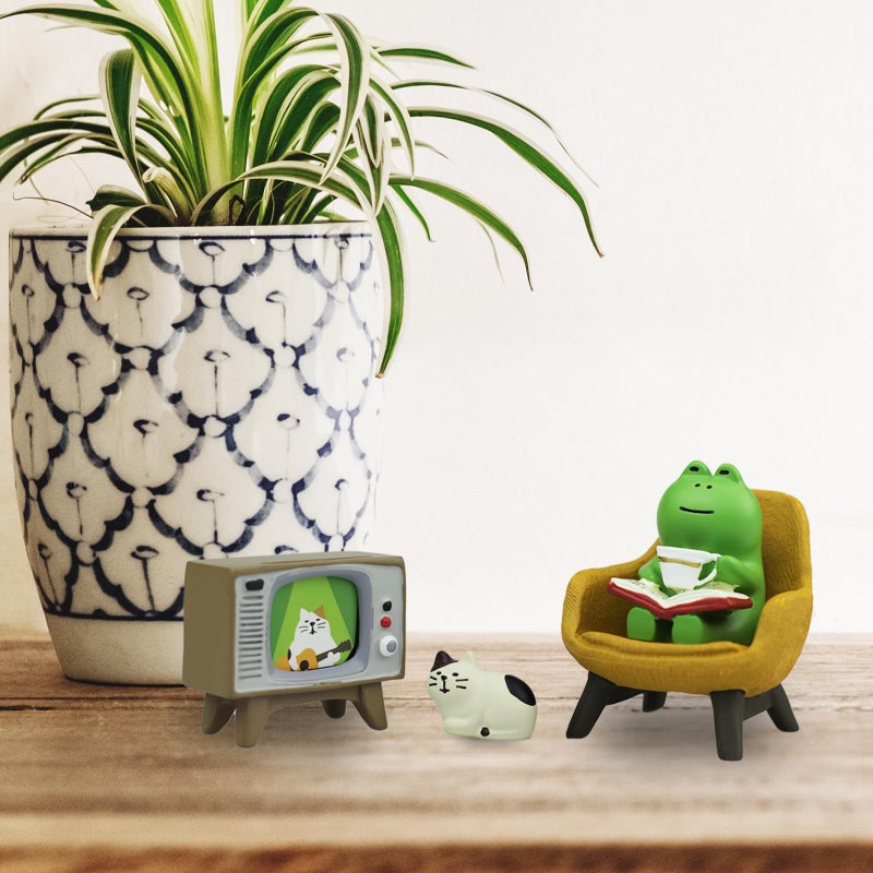 Mevodeata Cute Mini Frog and Cat Figurine with Small Sofa and TV Resin Figure for Office Home Decor Perfect Cute Frog Gift and Cat Gift - Image 4