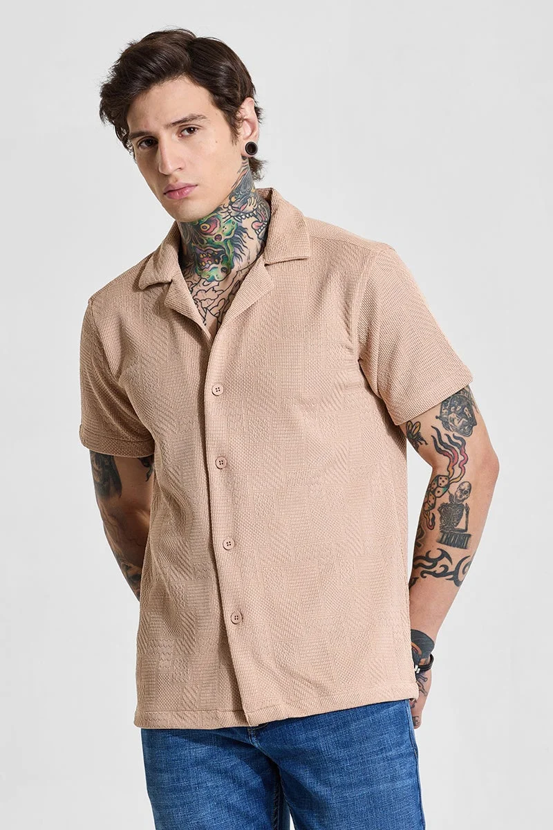 سنيتش قميص بيج بقصة صندوقية بنقوش