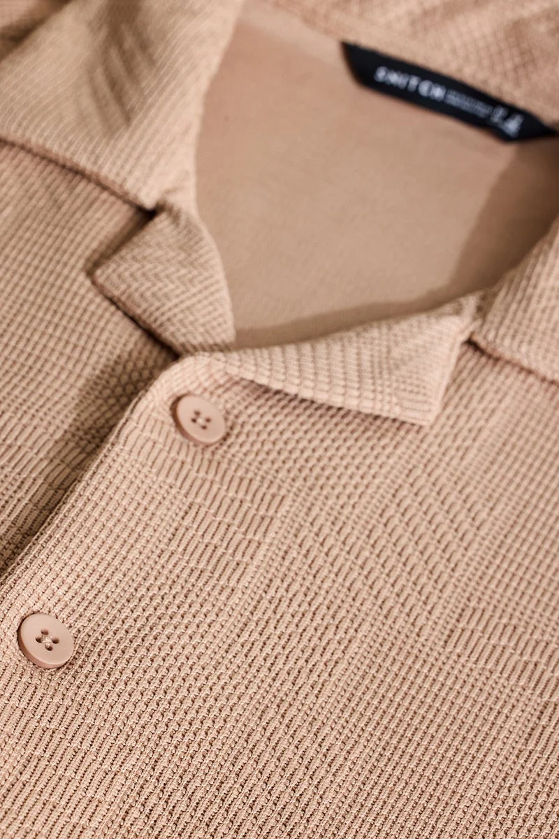 سنيتش قميص بيج بقصة صندوقية بنقوش