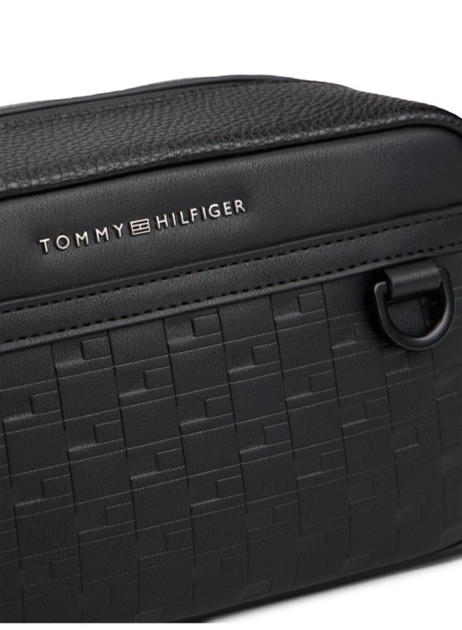 TOMMY HILFIGER Modern Repeat Flag Metal Logo Washbag - Image 4