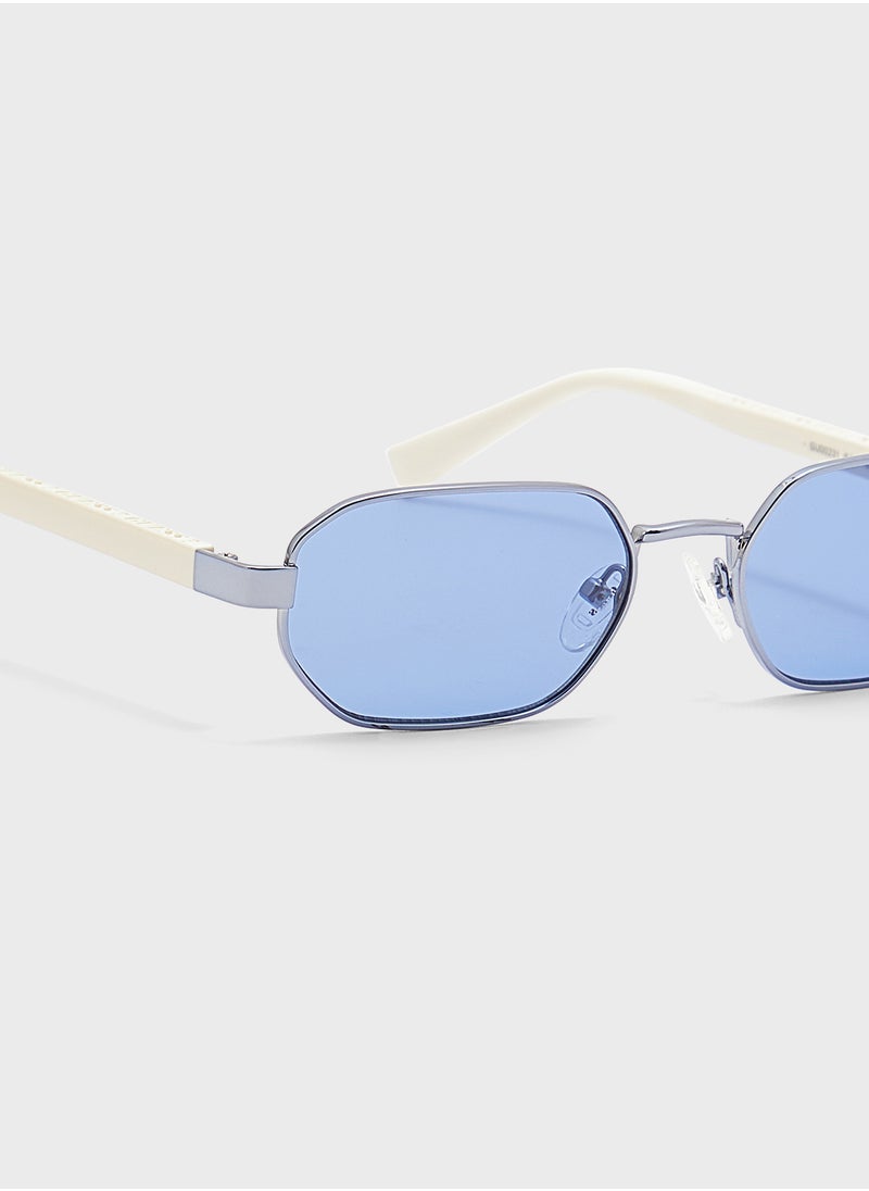 GUESS Gu0023184V53 Shape Sunglasses  - Image 3
