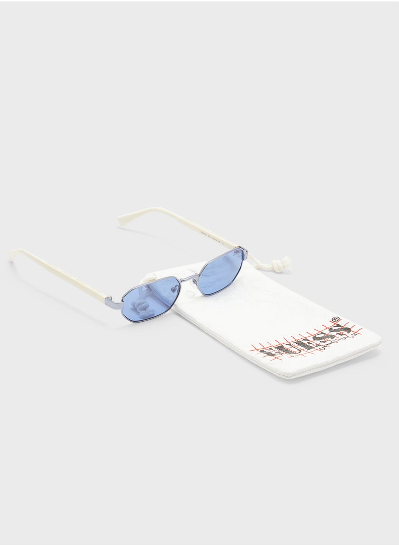 GUESS Gu0023184V53 Shape Sunglasses  - Image 4