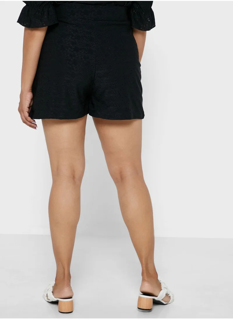 I Saw It First Curve Black Plus Size Broderie Belted Shorts