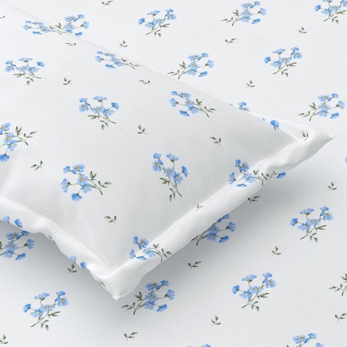 300 TC COTTON BED SHEET FOR DOUBLE BED WITH 2 PILLOW COVERS QUEEN SIZE 90X100 INCHES SOFT BREATHABLE BEDSHEET PREMIUM COTTON QUEEN SIZE BED SHEET IDEAL FOR MODERN BEDROOMSBLUE DAISY