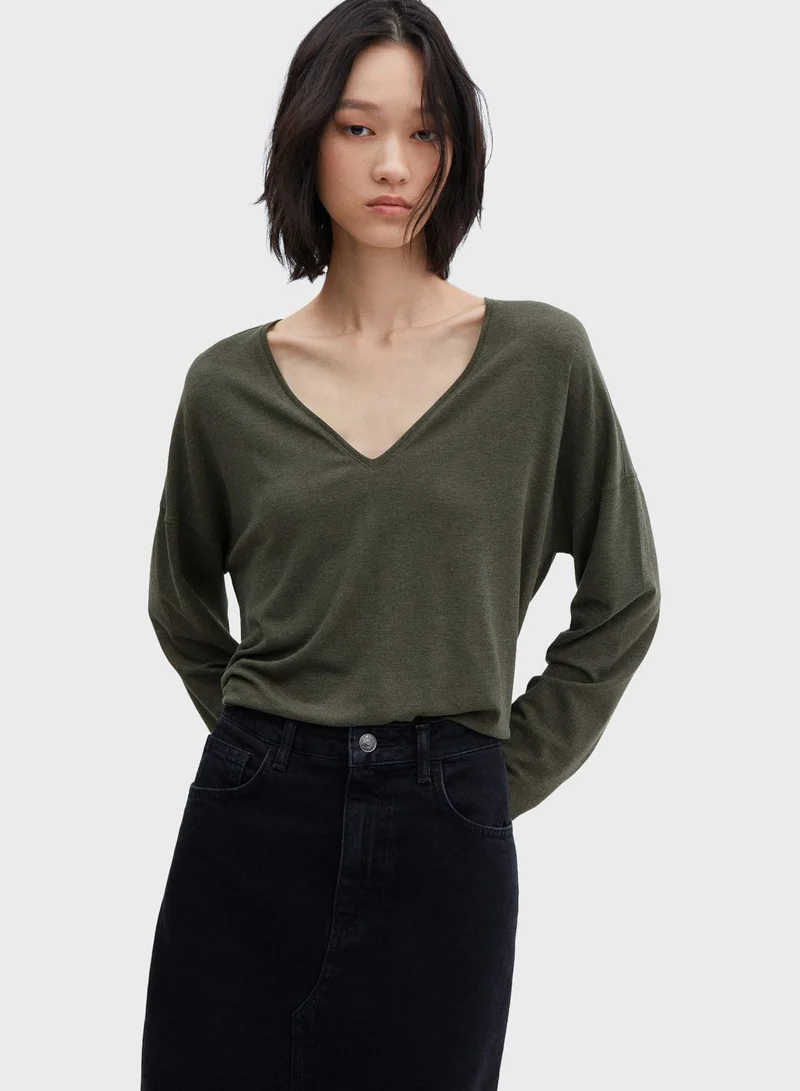 مانجو V-Neck Knitted T-Shirt