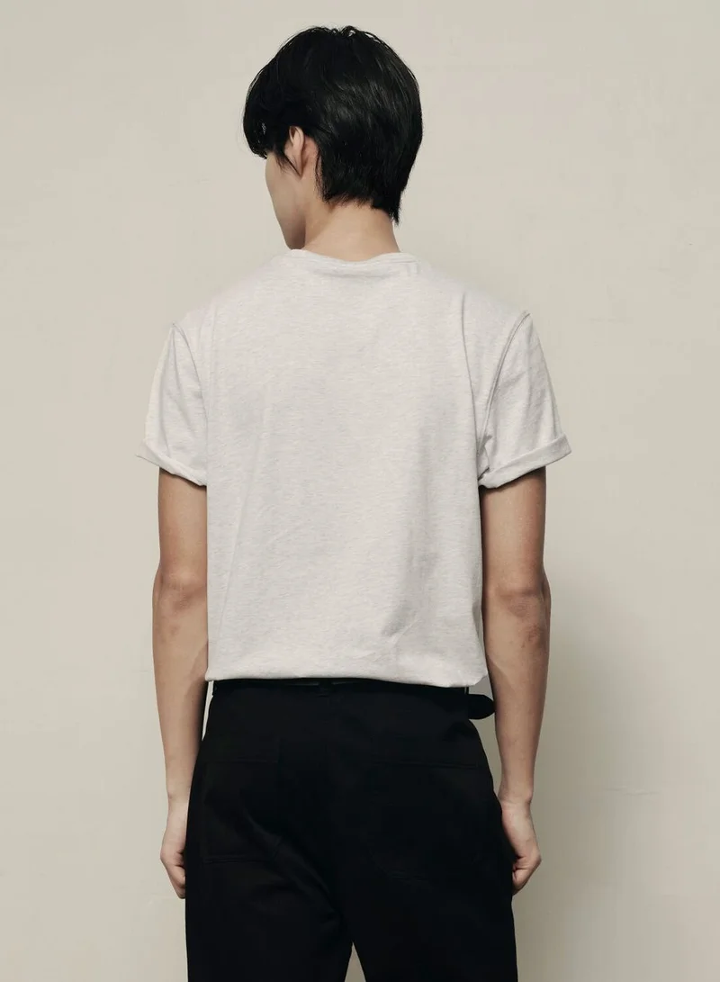 GIORDANO Men’s Slim Fit Tee –Lightweight & Everyday Comfort | Korea Collection