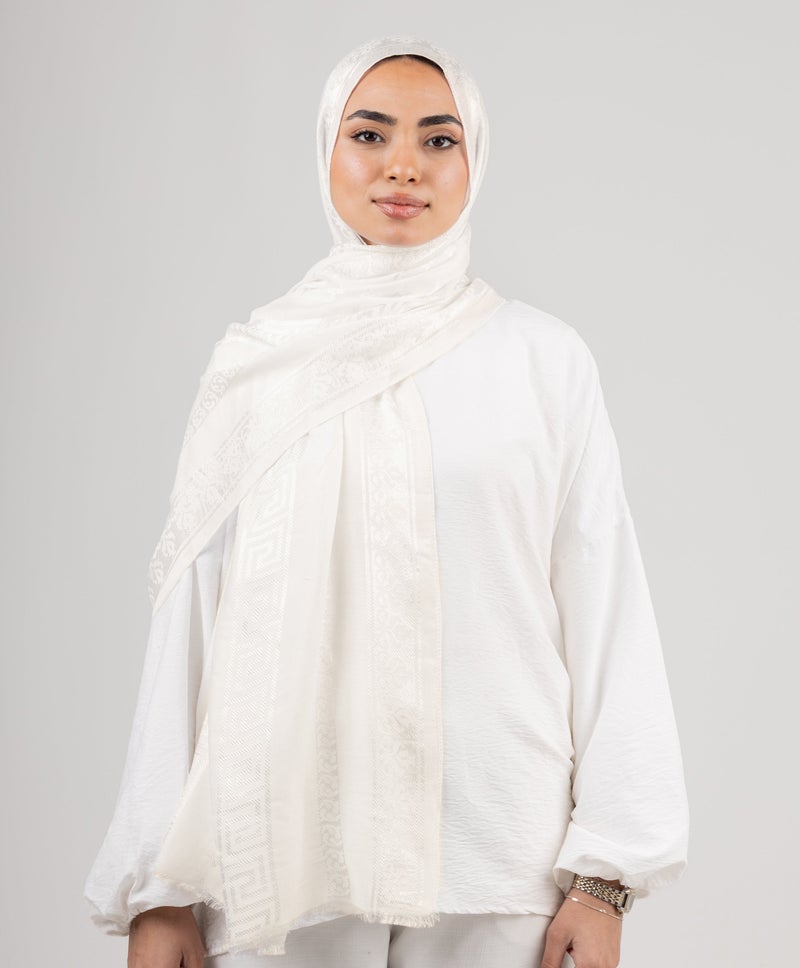 طرحة كتان أنيقة بيضاء