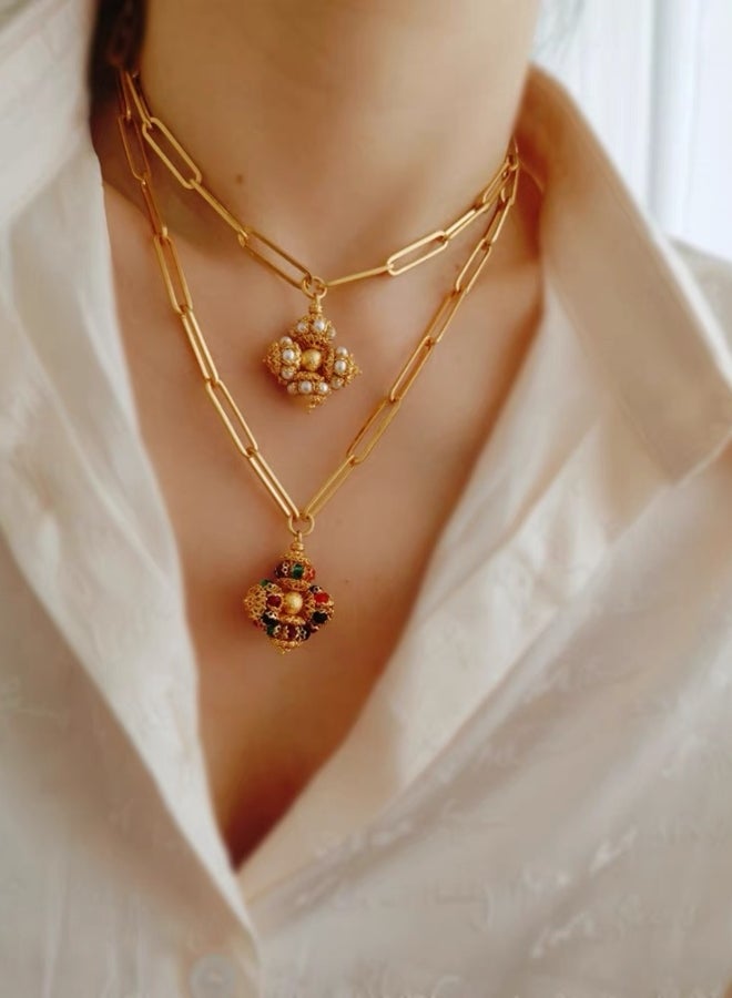 قلادة سلسلة الحظ الملونة العتيقة على شكل عجلة غزل - Image 2