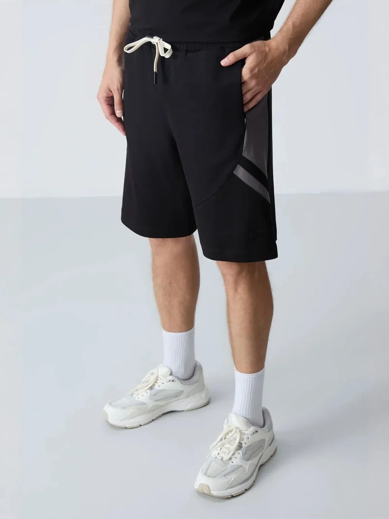 تومي لايف TOMMY Men's Fleece Sweat Shorts