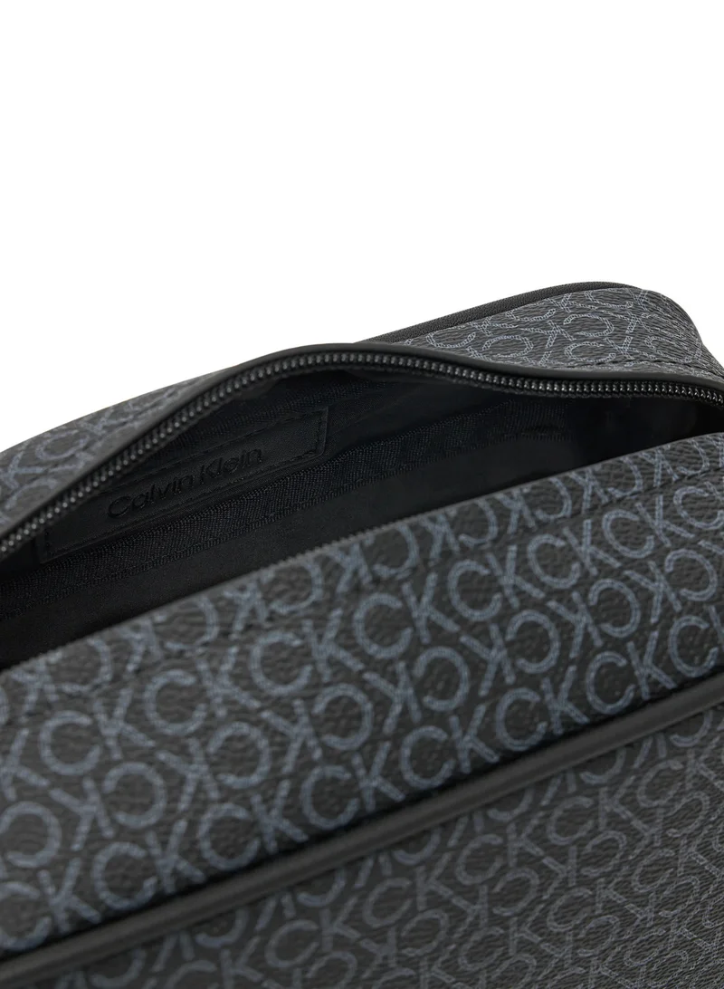 CALVIN KLEIN Logo Zip through Toiletry Bag