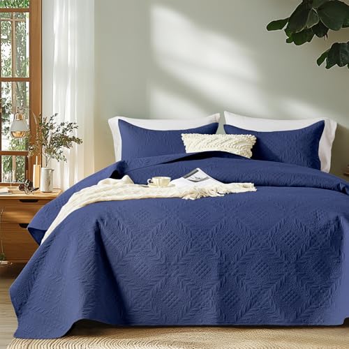 FLYMME Full Queen Quilt Bedding Set,Lightweight Navy Blue Bedspreads,Vintage Olive Leaf Design,Ultra Soft Microfiber Bed Coverlet 3 Pieces for All-Season (1 Quilt,2 Shams) - Image 1