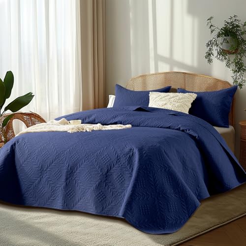FLYMME Full Queen Quilt Bedding Set,Lightweight Navy Blue Bedspreads,Vintage Olive Leaf Design,Ultra Soft Microfiber Bed Coverlet 3 Pieces for All-Season (1 Quilt,2 Shams) - Image 2
